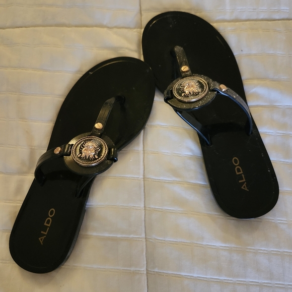 Sandles - Picture 2 of 2